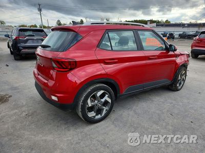 Trzecie zdjęcie samochodu z tyłu: 2022 HYUNDAI VENUE SEL VIN:KMHRC8A37NU156215 - miniatura