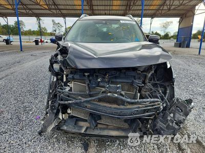 Piąte zdjęcie samochodu w środku: 2017 NISSAN ROGUE SV VIN:KNMAT2MV4HP577565 - miniatura