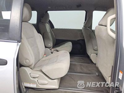 Zdjęcie 11 z 14 samochodu: 2019 TOYOTA SIENNA L 7-PASSENGER VIN:5TDZZ3DC5KS967030 - miniatura