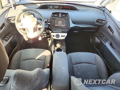 Zdjęcie 8 z 13 samochodu: 2017 TOYOTA PRIUS THREE VIN:JTDKARFU4H3529790 - miniatura