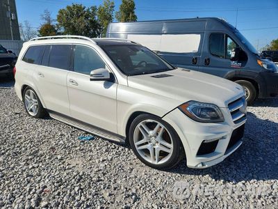 Czwarte zdjęcie samochodu z boku: 2014 MERCEDES-BENZ GL 550 4MATIC VIN:4JGDF7DE1EA352855 - miniatura