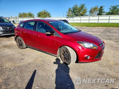 Czwarte zdjęcie samochodu z boku: 2014 FORD FOCUS SE VIN:1FADP3K29EL127919 - miniatura