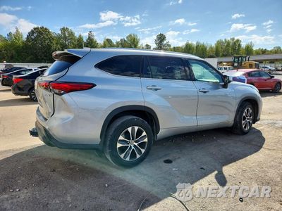 Trzecie zdjęcie samochodu z tyłu: 2020 TOYOTA HIGHLANDER HYBRID XLE VIN:5TDHBRCH5LS502619 - miniatura