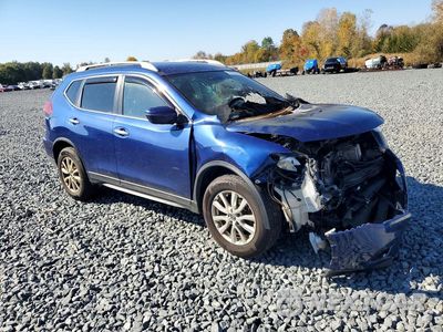 Czwarte zdjęcie samochodu z boku: 2018 NISSAN ROGUE SV VIN:5N1AT2MV2JC801697 - miniatura
