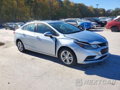 Czwarte zdjęcie samochodu z boku: 2017 CHEVROLET CRUZE LT VIN:1G1BE5SMXH7189551 - miniatura