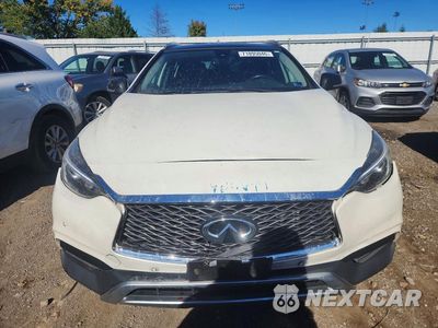 Piąte zdjęcie samochodu w środku: 2017 INFINITI QX30 PREMIUM VIN:SJKCH5CR4HA039982 - miniatura