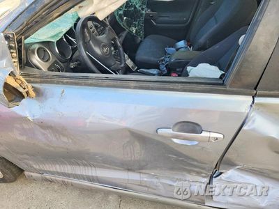 Zdjęcie 7 z 12 samochodu: 2005 TOYOTA MATRIX XR VIN:2T1KR30E25C484374 - miniatura