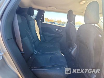 Zdjęcie 11 z 13 samochodu: 2017 JEEP CHEROKEE LATITUDE VIN:1C4PJMCS5HW504729 - miniatura