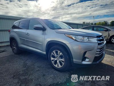 Czwarte zdjęcie samochodu z boku: 2019 TOYOTA HIGHLANDER LE VIN:5TDBZRFH2KS974529 - miniatura