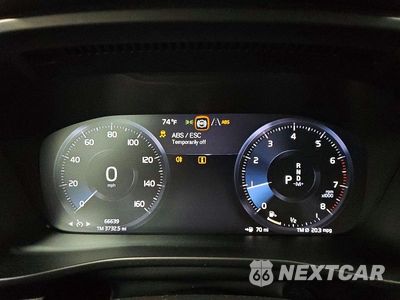 Zdjęcie 9 z 13 samochodu: 2022 VOLVO XC40 T5 MOMENTUM VIN:YV4162UK8N2762883 - miniatura