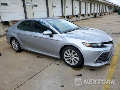 Czwarte zdjęcie samochodu z boku: 2021 TOYOTA CAMRY LE VIN:4T1C11AK7MU474750 - miniatura