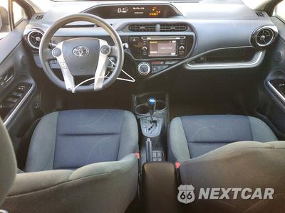 Zdjęcie 8 z 12 samochodu: 2015 TOYOTA PRIUS C TWO VIN:JTDKDTB39F1110327 - miniatura