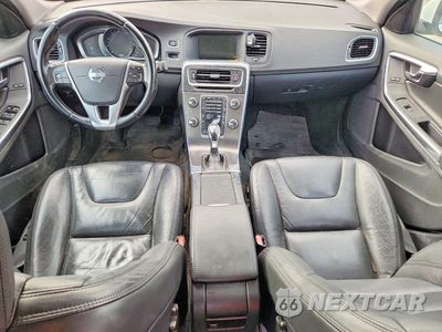 Zdjęcie 8 z 12 samochodu: 2014 VOLVO S60 T5 VIN:YV1612FS1E2273109 - miniatura