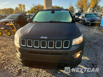Piąte zdjęcie samochodu w środku: 2019 JEEP COMPASS VIN:3C4NJDBBXKT641929 - miniatura