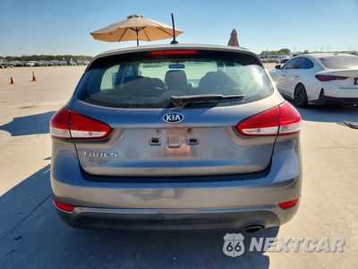 Zdjęcie 6 z 13 samochodu: 2016 KIA FORTE LX VIN:KNAFK5A88G5584812 - miniatura