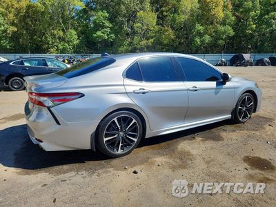Trzecie zdjęcie samochodu z tyłu: 2019 TOYOTA CAMRY XSE VIN:4T1B61HK9KU694083 - miniatura