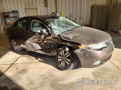Czwarte zdjęcie samochodu z boku: 2013 KIA FORTE EX VIN:KNAFU4A23D5722980 - miniatura