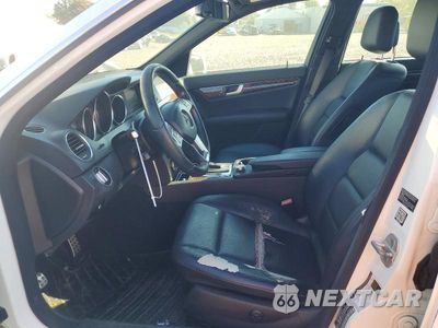 Zdjęcie 7 z 12 samochodu: 2014 MERCEDES-BENZ C 250 VIN:WDDGF4HB0EA932488 - miniatura