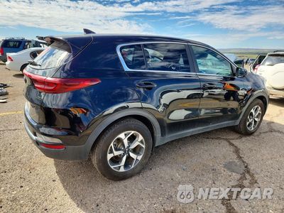 Trzecie zdjęcie samochodu z tyłu: 2021 KIA SPORTAGE LX VIN:KNDPMCAC8M7915401 - miniatura