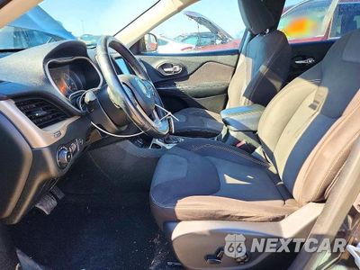 Zdjęcie 7 z 13 samochodu: 2015 JEEP CHEROKEE LATITUDE VIN:1C4PJLCS2FW629257 - miniatura