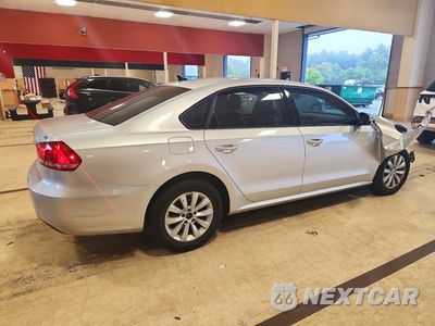 Trzecie zdjęcie samochodu z tyłu: 2015 VOLKSWAGEN PASSAT S VIN:1VWAT7A30FC028883 - miniatura