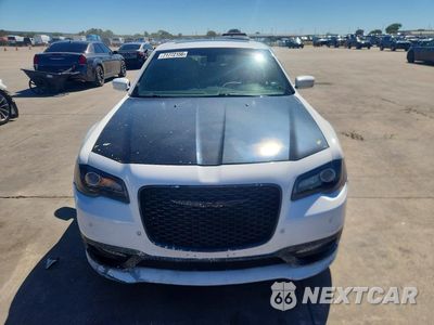 Piąte zdjęcie samochodu w środku: 2018 CHRYSLER 300 S VIN:2C3CCABG2JH243654 - miniatura