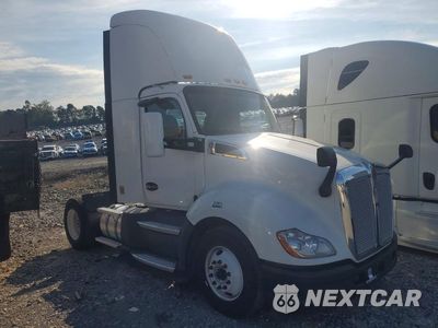 Czwarte zdjęcie samochodu z boku: 2019 KENWORTH T680 SEMI TRUCK VIN:1XKYA48XXKJ297076 - miniatura
