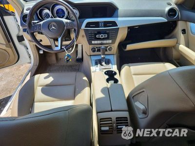 Zdjęcie 8 z 12 samochodu: 2014 MERCEDES-BENZ C 300 4MATIC VIN:WDDGF8ABXEG198828 - miniatura