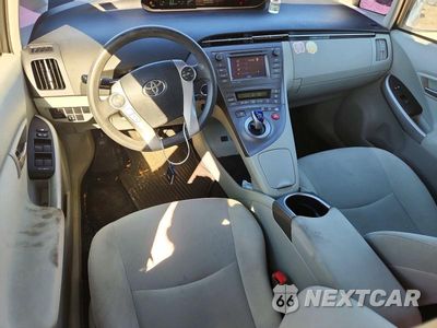 Zdjęcie 8 z 12 samochodu: 2013 TOYOTA PRIUS THREE VIN:JTDKN3DU9D5674746 - miniatura