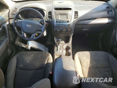 Zdjęcie 8 z 13 samochodu: 2015 KIA SORENTO LX VIN:5XYKT3A69FG558968 - miniatura