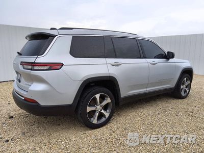 Trzecie zdjęcie samochodu z tyłu: 2023 JEEP GRAND CHEROKEE L LAREDO VIN:1C4RJJAG5P8754688 - miniatura