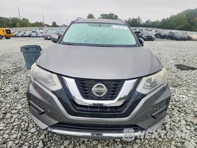 Piąte zdjęcie samochodu w środku: 2018 NISSAN ROGUE SV VIN:KNMAT2MT4JP520433 - miniatura