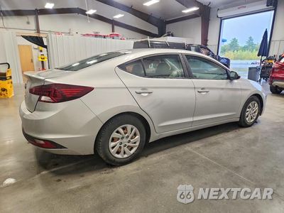 Trzecie zdjęcie samochodu z tyłu: 2019 HYUNDAI ELANTRA SE VIN:5NPD74LF5KH497668 - miniatura