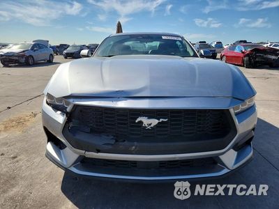 Piąte zdjęcie samochodu w środku: 2024 FORD MUSTANG VIN:1FA6P8TH4R5135803 - miniatura