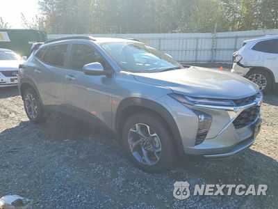 Czwarte zdjęcie samochodu z boku: 2026 CHEVROLET TRAX 1LT VIN:KL77LHEP0TC246136 - miniatura