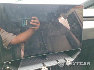 Zdjęcie 9 z 12 samochodu: 2024 TESLA CYBERTRUCK VIN:7G2CEHED6RA033411 - miniatura