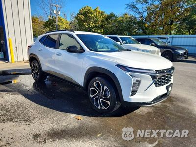 Czwarte zdjęcie samochodu z boku: 2025 CHEVROLET TRAX 2RS VIN:KL77LJEP9SC114918 - miniatura