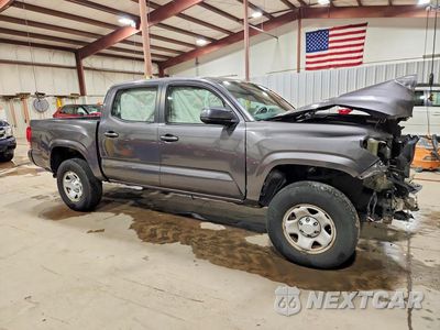 Czwarte zdjęcie samochodu z boku: 2017 TOYOTA TACOMA SR V6 VIN:5TFCZ5AN1HX055540 - miniatura