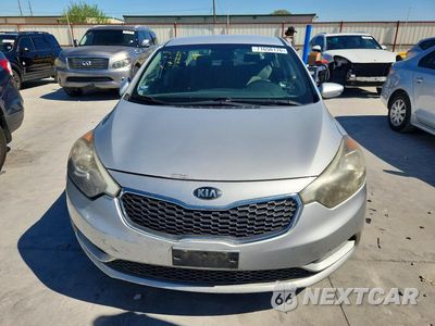 Piąte zdjęcie samochodu w środku: 2015 KIA FORTE LX VIN:KNAFK4A60F5408036 - miniatura