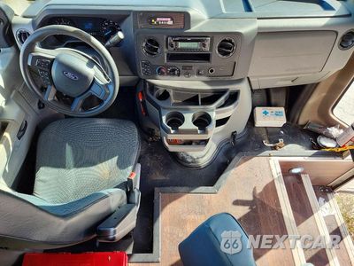 Zdjęcie 8 z 13 samochodu: 2021 FORD E350 SHUTTLE BUS VIN:1FDEE3FN0MDC10801 - miniatura