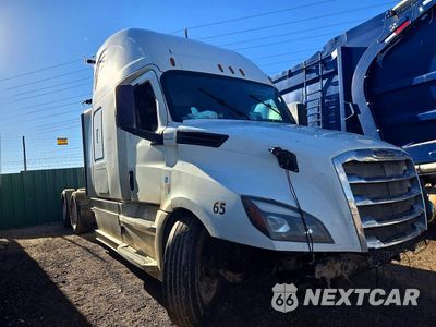 Czwarte zdjęcie samochodu z boku: 2019 FREIGHTLINER CASCADIA 126 SEMI TRUCK VIN:1FUJHHDR3KLKV6454 - miniatura