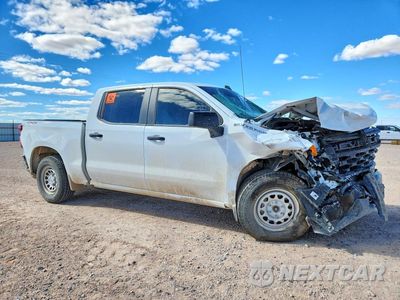Czwarte zdjęcie samochodu z boku: 2026 CHEVROLET SILVERADO K1500 VIN:3GCUKAED2TG373909 - miniatura