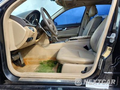 Zdjęcie 12 z 13 samochodu: 2010 MERCEDES-BENZ C 300 VIN:WDDGF5EB2AR101662 - miniatura