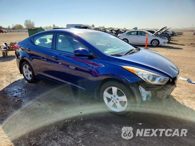 Czwarte zdjęcie samochodu z boku: 2013 HYUNDAI ELANTRA GLS VIN:KMHDH4AE0DU556976 - miniatura