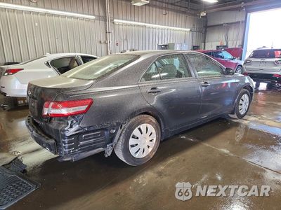 Trzecie zdjęcie samochodu z tyłu: 2010 TOYOTA CAMRY LE VIN:4T4BF3EK5AR031145 - miniatura