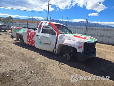 Czwarte zdjęcie samochodu z boku: 2018 CHEVROLET SILVERADO K1500 VIN:1GCNKNEH3JZ289688 - miniatura
