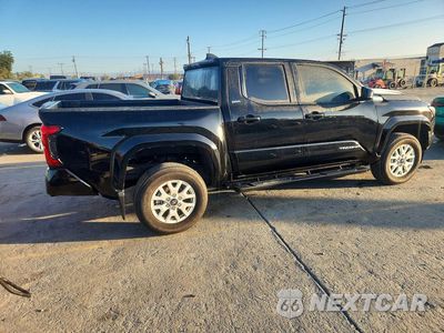 Trzecie zdjęcie samochodu z tyłu: 2026 TOYOTA TACOMA SR5 VIN:3TMKB5FNXTM066155 - miniatura