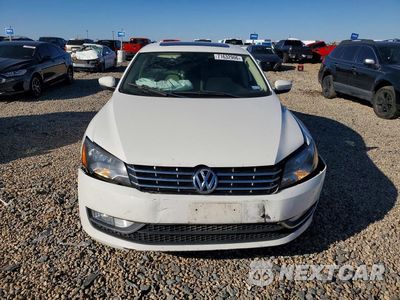 Piąte zdjęcie samochodu w środku: 2015 VOLKSWAGEN PASSAT SE VIN:1VWBV7A31FC050955 - miniatura
