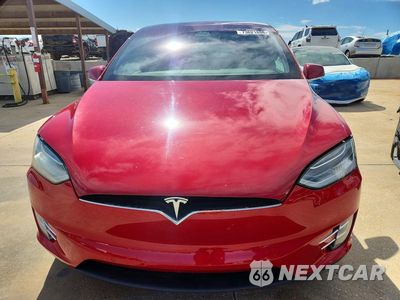 Piąte zdjęcie samochodu w środku: 2018 TESLA MODEL X VIN:5YJXCDE2XJF142611 - miniatura