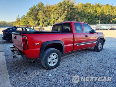 Trzecie zdjęcie samochodu z tyłu: 2005 CHEVROLET SILVERADO K1500 VIN:1GCEK19B25E115221 - miniatura